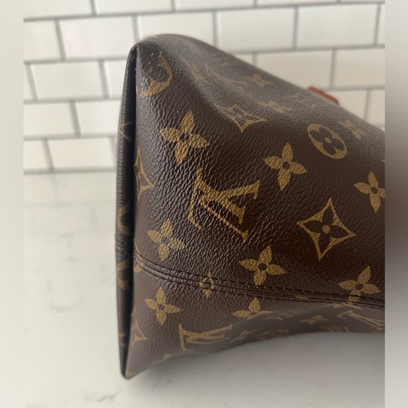 Louis Vuitton Iena MM - Picture 9 of 12